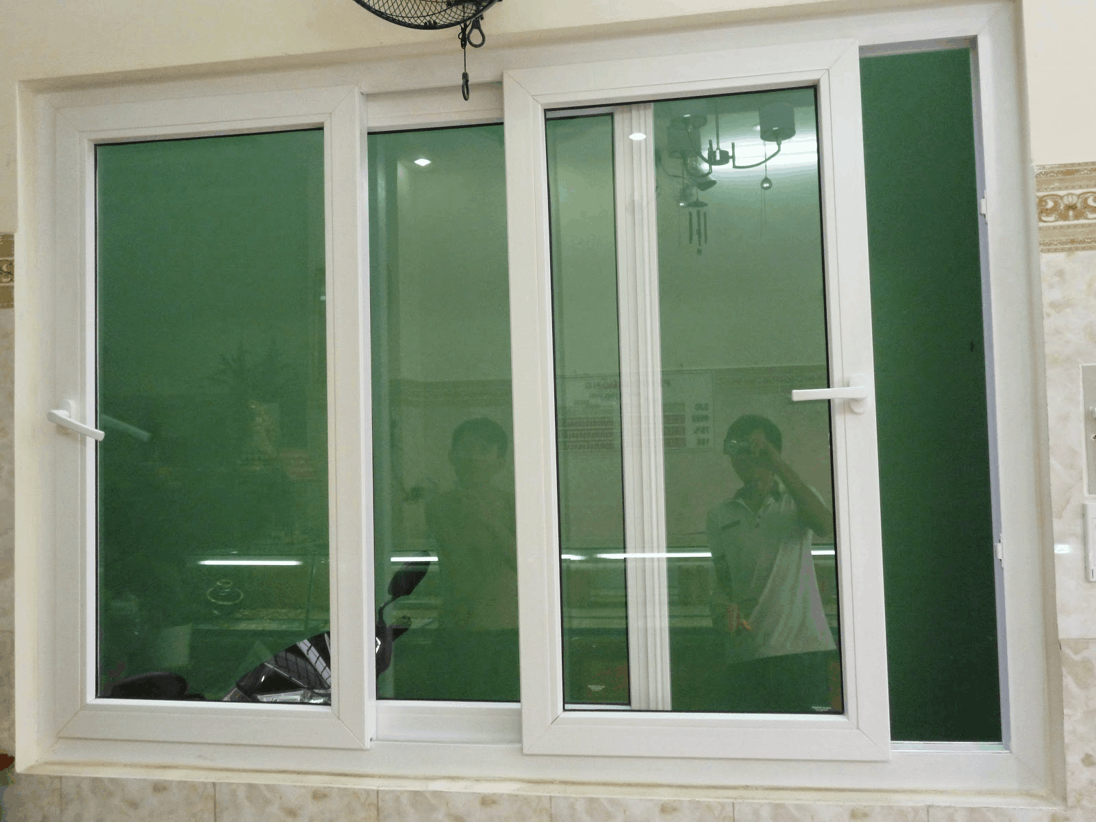 cửa sổ kính cường lực